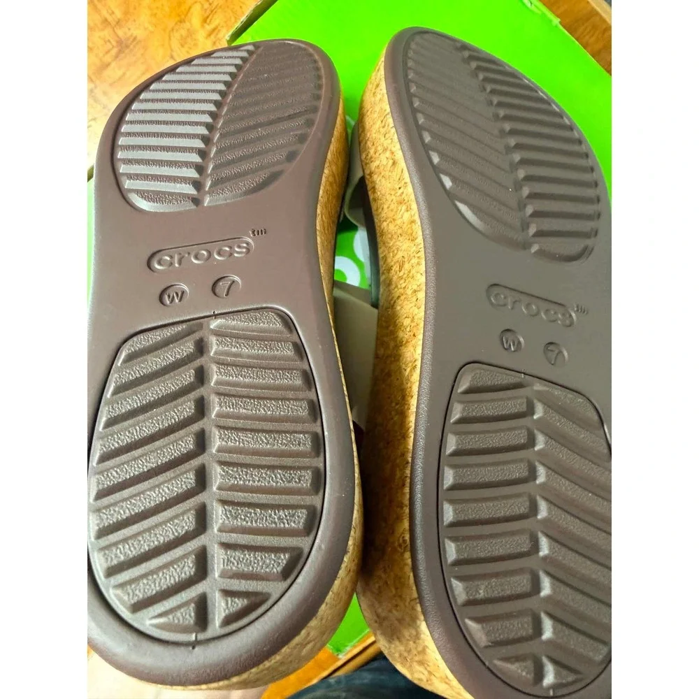 New Crocs Womens 7 Brooklyn Cork Low Wedge Khaki Bone Sandals 211144212 Platform